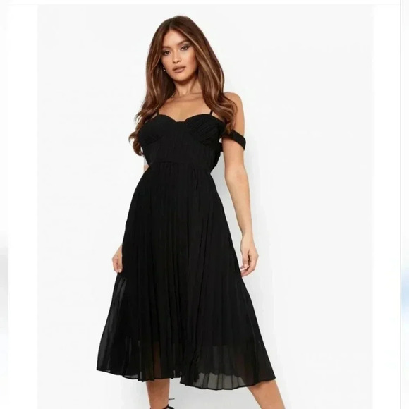Pleated Cold Shoulder Midi Dress BooHoo- Black (sz 6) - NWT - Picture 1 of 8